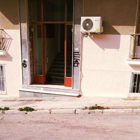 Purple- Lux Studio 2' From Metro Petralona Athens Exterior photo
