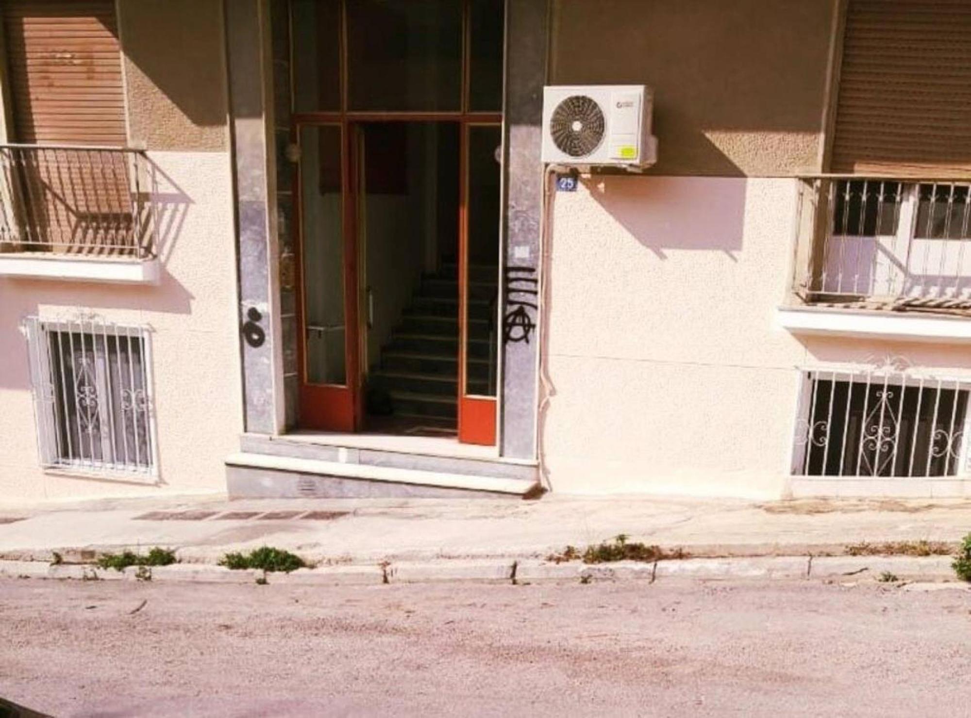 Purple- Lux Studio 2' From Metro Petralona Athens Exterior photo