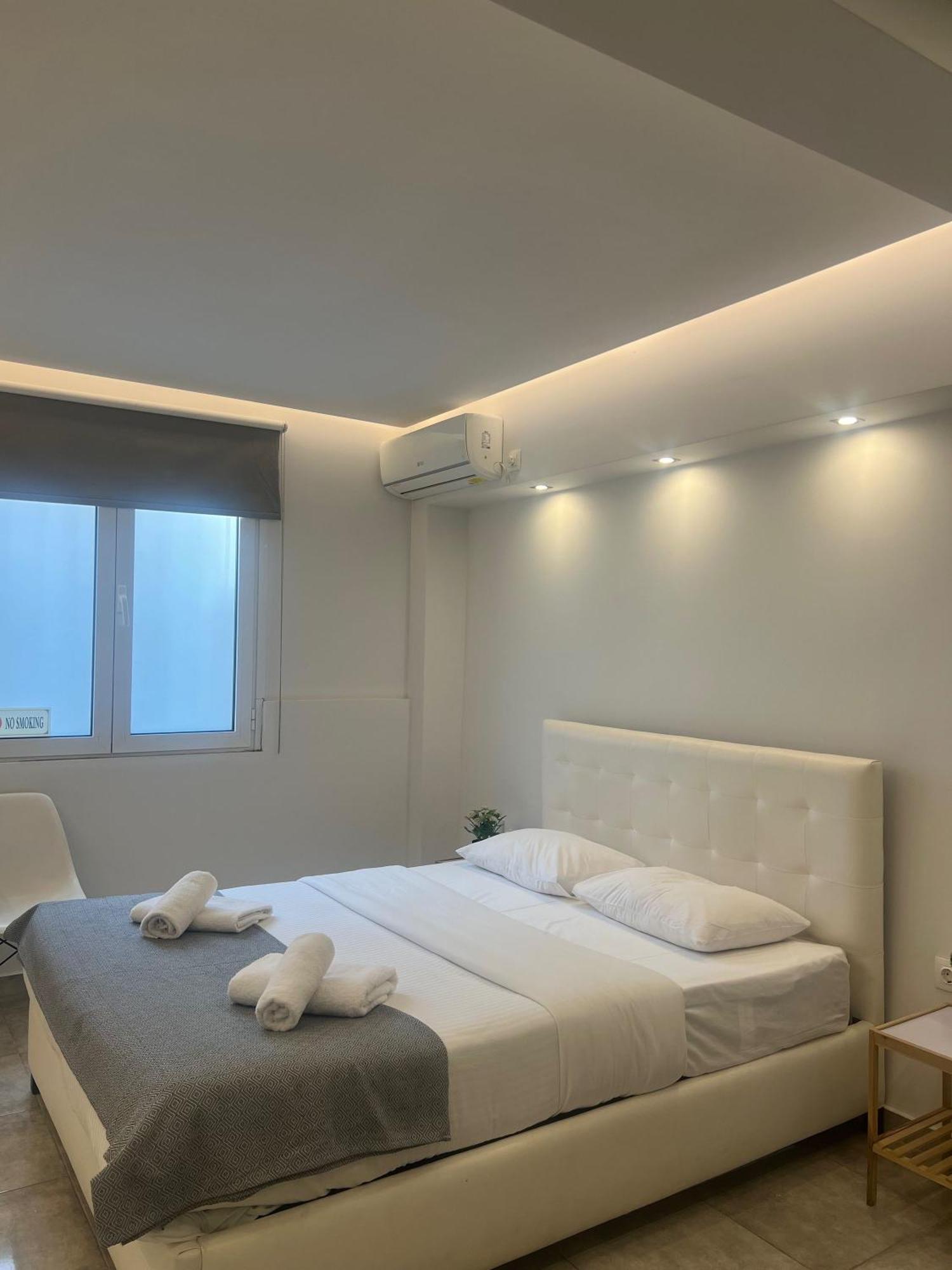 Purple- Lux Studio 2' From Metro Petralona Athens Exterior photo